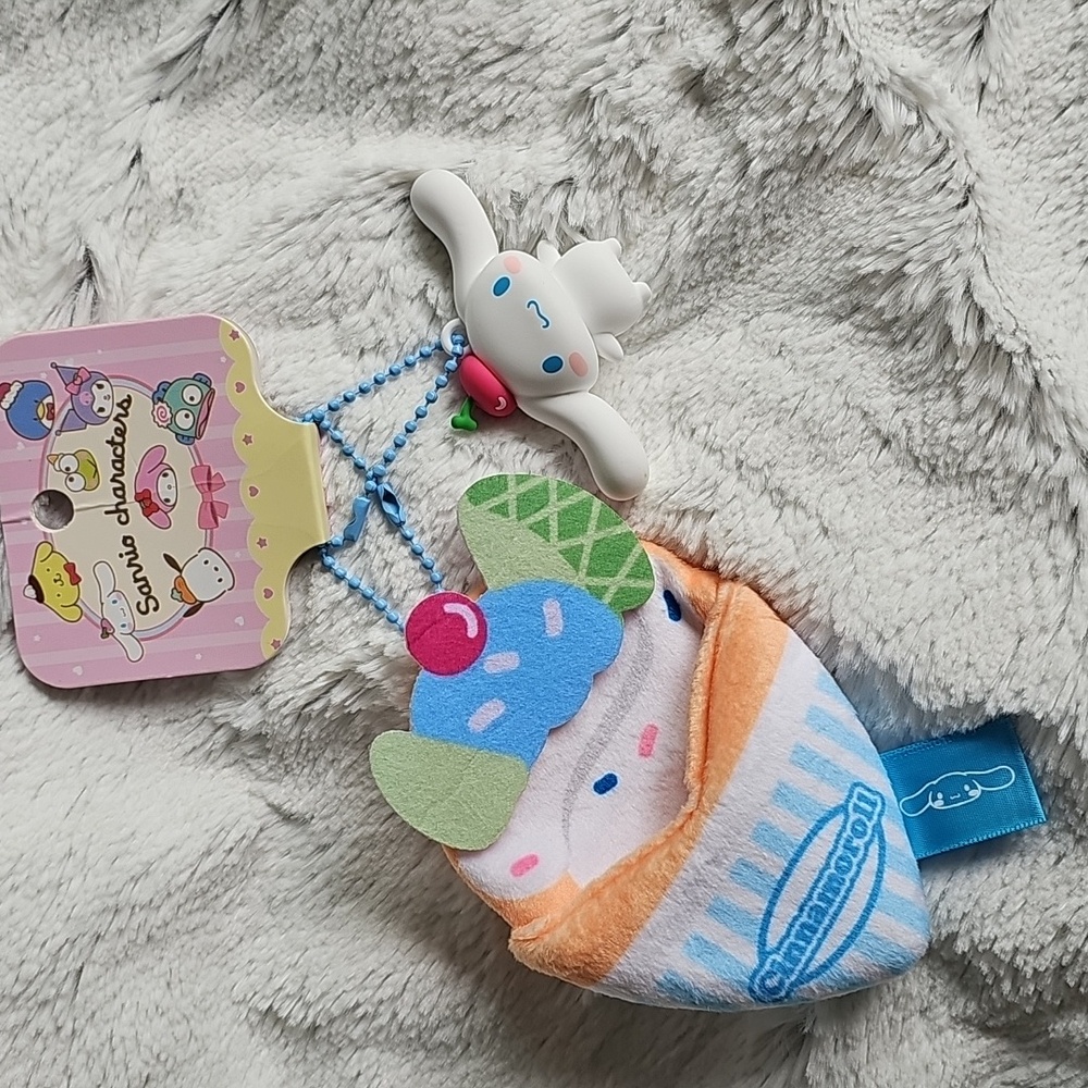 Cinnamoroll Keychain - Picture 3 of 7